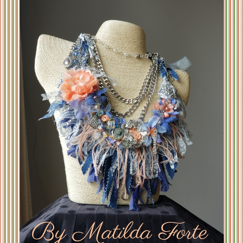 NECKLACE/Statement /Mixed Media